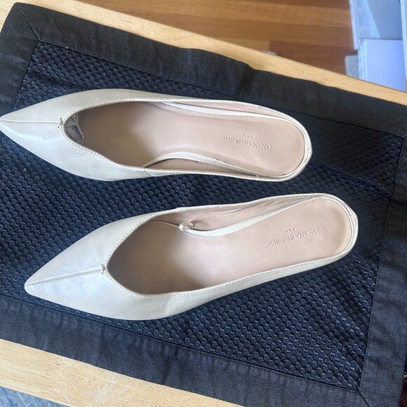 Banana Republic kitten heel mules, cream, size 8 - Picture 2 of 4